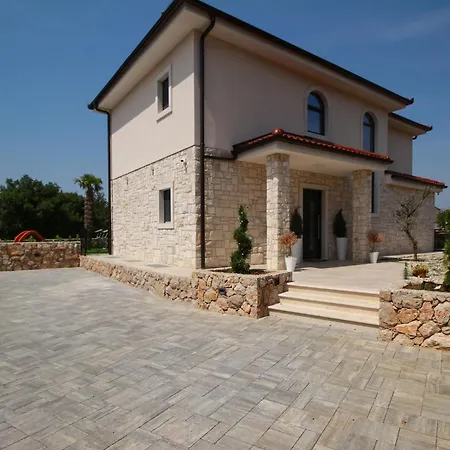 New Built Luxury With Swimming Pool *