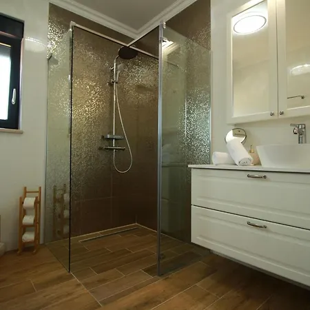 New Built Luxury With Swimming Pool Villa